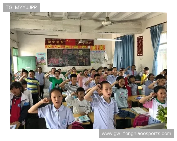 从街头少年到绿茵传奇:揭开足球巨星童年的奋斗与梦想 从街头少年到绿茵传奇:揭开足球巨星童年的奋斗与梦想