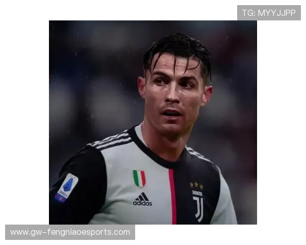 足球女球星童年时期的可爱头像照片展示与成长历程回顾